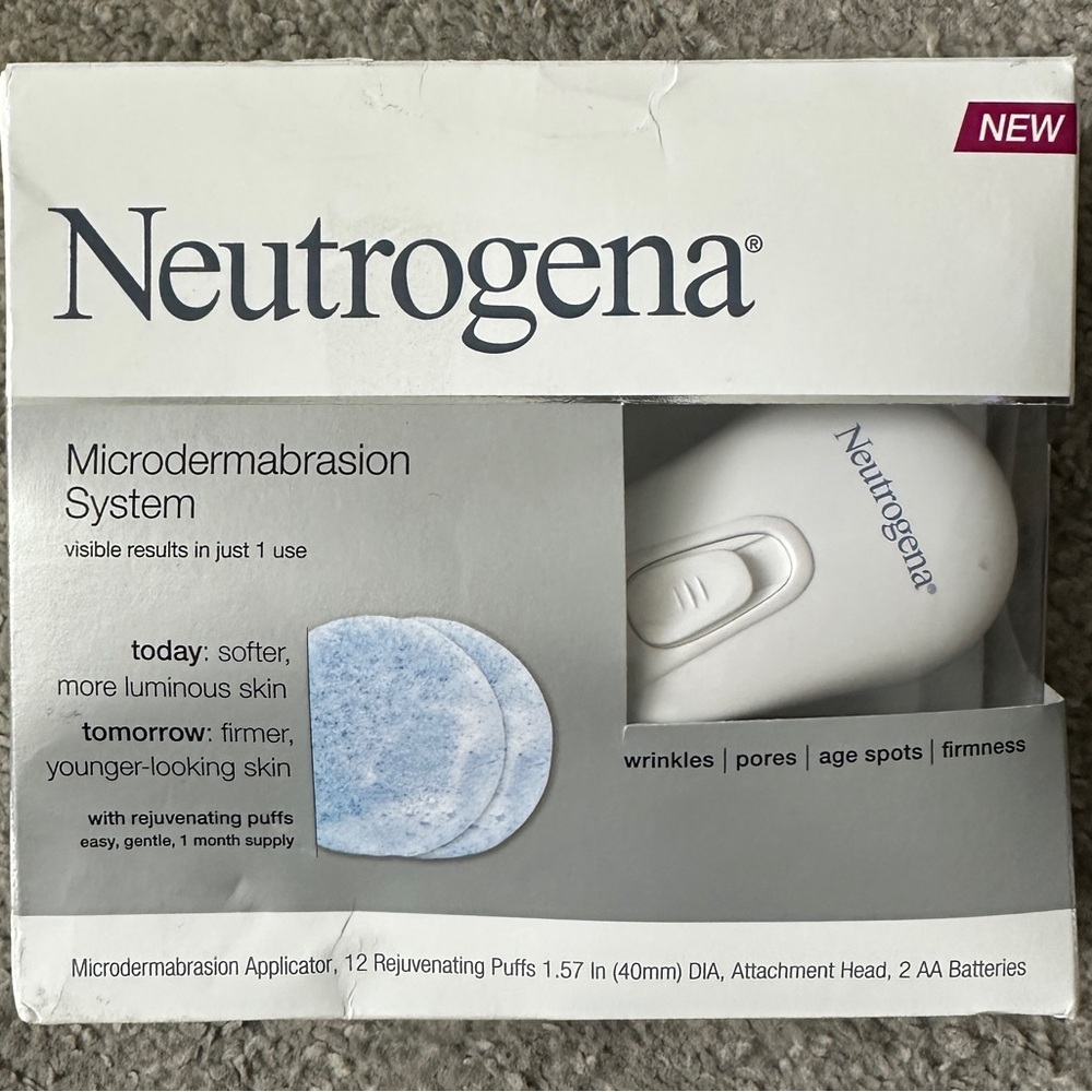 Neutrogena Microdermabrasion System with 12 Rejuvenating pads